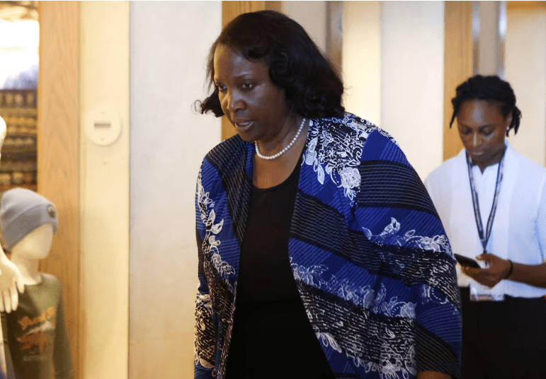 قاضية أمريكية تحدد جدولًا عاجلًا للنظر في دعوى ليزا كوك لمنع ترامب من إقالتها