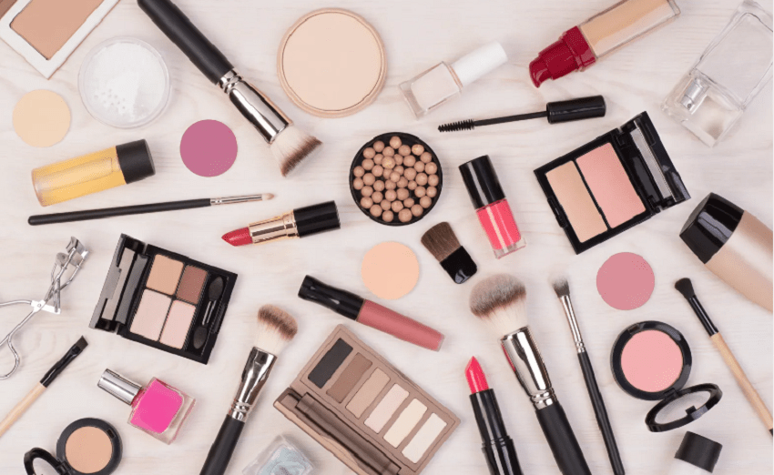 الماكياج بين الثقة والتزييف.. خبيرة تجميل توضح مفاهيم خاطئة تؤثر على وعي الفتيات