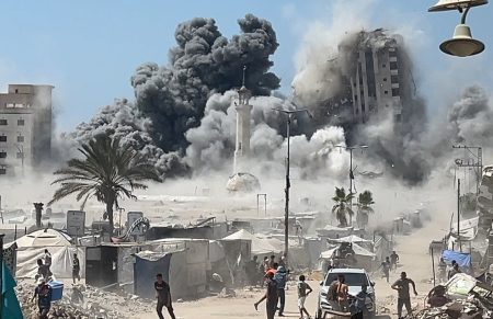 كاردينال فلبيني للإسرائيليين: لا تزعجوا أجدادكم في قبورهم