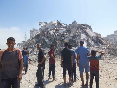 هدم الأبراج.. 10 دقائق كفيلة بترك آلاف النازحين بلا مأوى