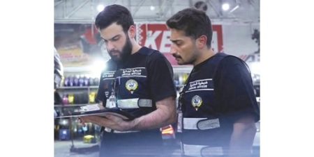 «التجارة»: ضبط 381 قطعة مقلدة في الفروانية