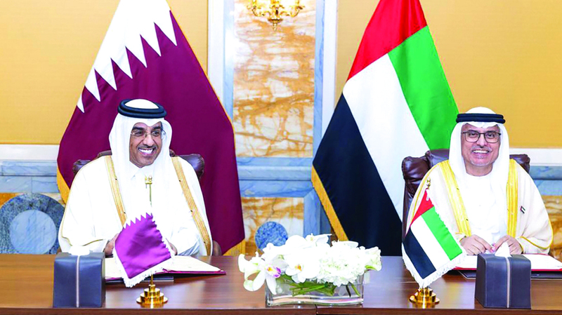 الإمارات وقطر توقعان تفاهماً لتطوير التعاون في مجالات العمل وتنمية الموارد البشرية