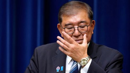 رئيس الوزراء الياباني إيشيبا يستقيل بعد سلسلة خسائر انتخابية