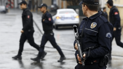 تركيا.. مقتل شرطيين بالرصاص في إزمير