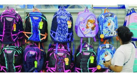 تكاليف العودة إلى المدارس تُثقل كاهل الأسر الأميركية