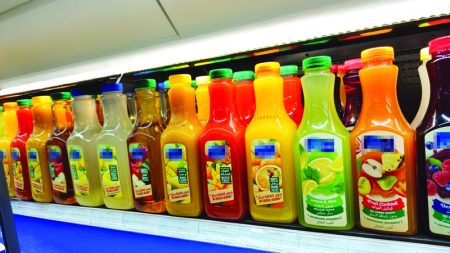 شركات تصنيع تتوقع انخفاضاً في أسعار «المشروبات المُحلّاة»