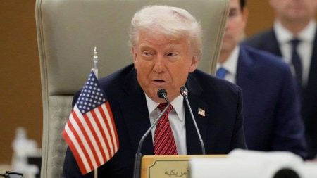 ترامب يدعو الشركات الأجنبية إلى تدريب العمال الأمريكيين بدلاً من استيراد العمالة