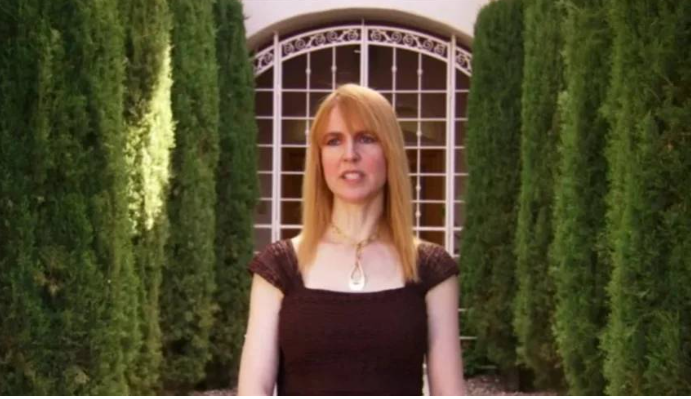 أبخل مليونيرة في العالم تعترف: آكل من طعام القطط وأستحم بماء بارد لتوفير الكهرباء