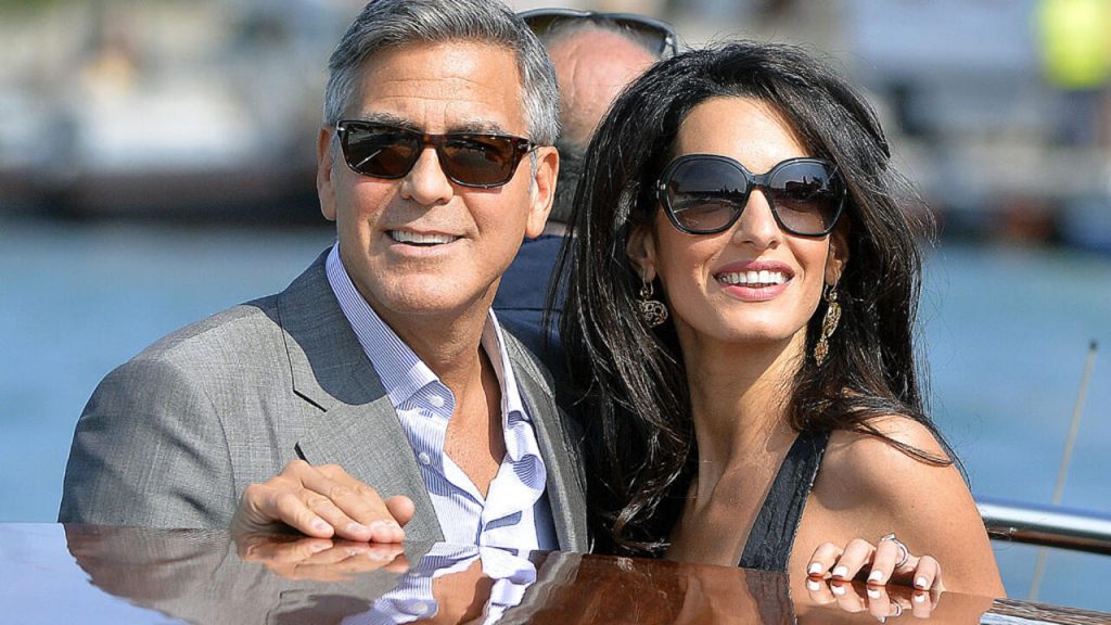 جورج كلوني خائف على أولاده من “الإنترنت”.. وزوجته تلمّ “الهواتف” في سلّة