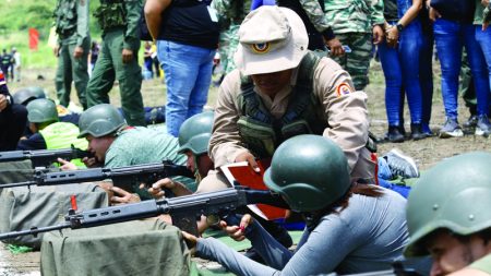 كراكاس تتهم واشنطن بتعزيز تحليق طائرات التجسس في الأجواء الفنزويلية