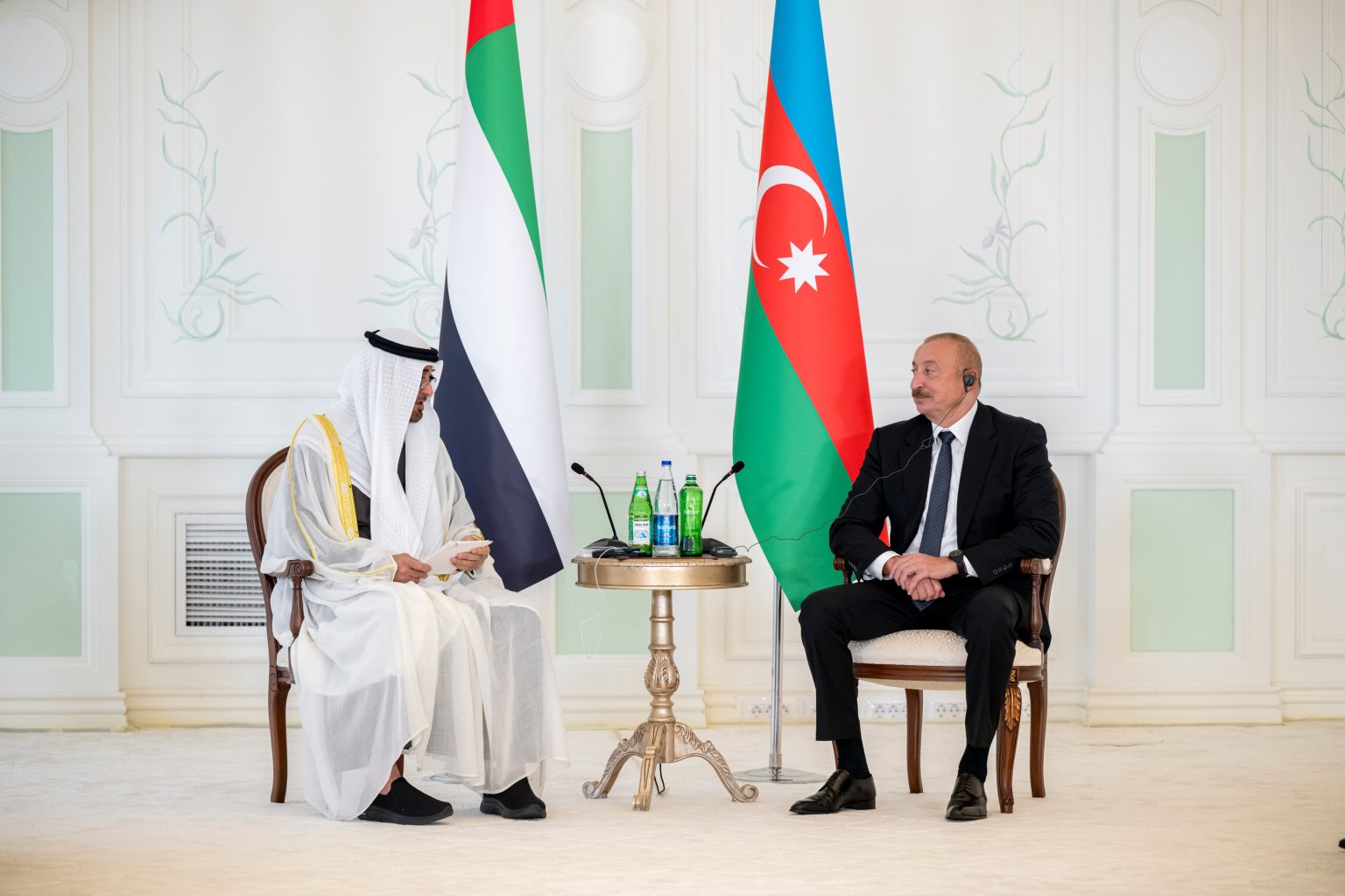 محمد بن زايد: الإمارات تولي الاستقرار والسلام في منطقة القوقاز اهتماماً كبيراً