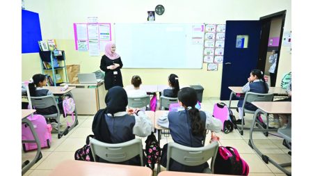 75 ساعة تطوير مهني «إلزامية» سنوياً لمعلمي المدارس الخاصة في أبوظبي