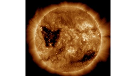 باحثون في «نيويورك أبوظبي» يُوظّفون الذكاء الاصطناعي للتنبؤ بالرياح الشمسية المدمرة