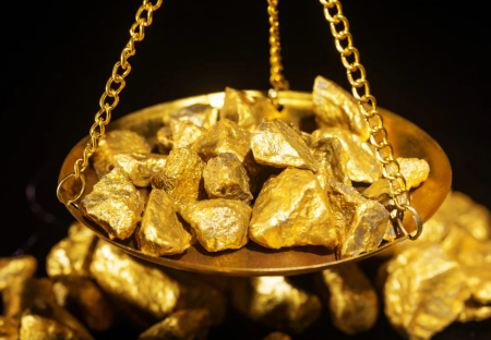 تراجع أسعار الذهب متأثرا بارتفاع طفيف في الدولار