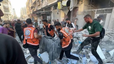 73 قتيلاً في غزة.. خطة إسرائيل تقوّض السلام وتهدد الأسرى