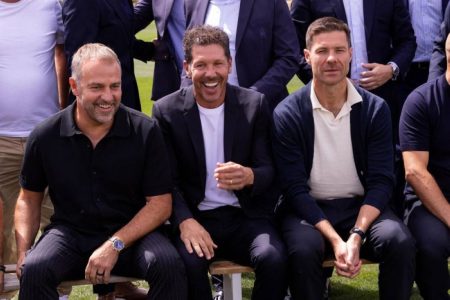 فليك وسيميوني وألونسو في لقطة واحدة.. ما الذي يجمعهم؟