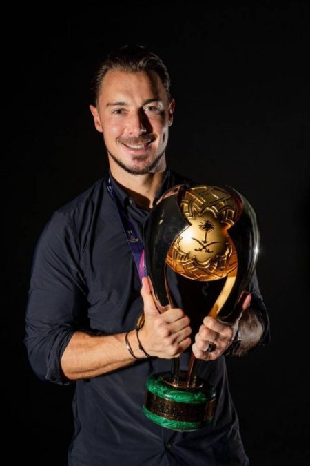 يايسله يستمر في قيادة الأهلي حتى 2027