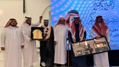 تكريم يحيى عكور أحد روّاد التعليم بجازان