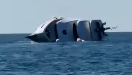 غرق يخت بعد 15 دقيقة من إطلاقه !