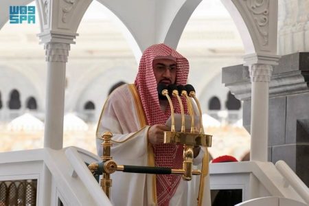 خطيب المسجد الحرام: الحسد آفة خطيرة.. وأَوَّل معصيةٍ عُصِيَ بِها اللهُ