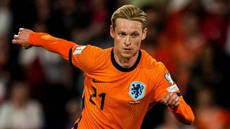 «فايروس الفيفا» يصطاد دي يونغ