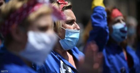 كمامات «كوفيد 19» تتحول إلى قنبلة بيئية.. دراسة بريطانية تكشف عن مخاطر واسعة