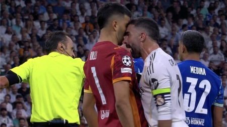 كارفاخال يكرر «نطحة زيدان» الشهيرة