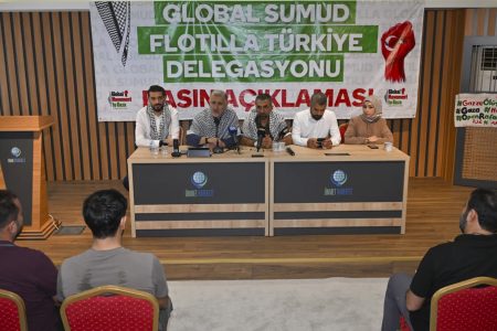 نواب أتراك يشاركون في “أسطول الصمود” المتجه إلى غزة