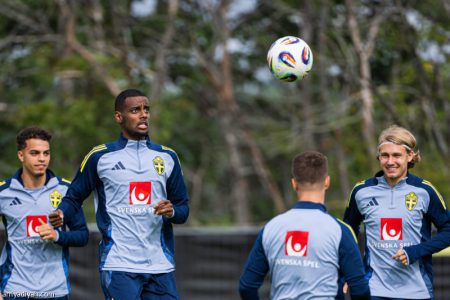 بعد الصفقة القياسية.. إيزاك في معسكر السويد