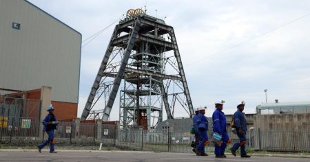 حزام البلاتين بجنوب أفريقيا.. كنز الأرض المُحفِّز للصراعات والآمال