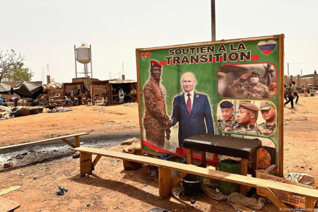 أفريقيا تشهد حربا بين روسيا وأوكرانيا على أرضها فما القصة؟