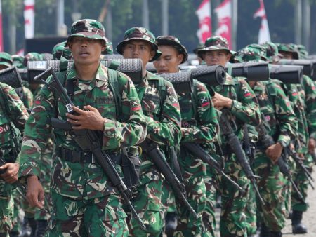 الاضطرابات تجتاح أكبر دولة إسلامية في العالم.. فما الذي يجب معرفته؟