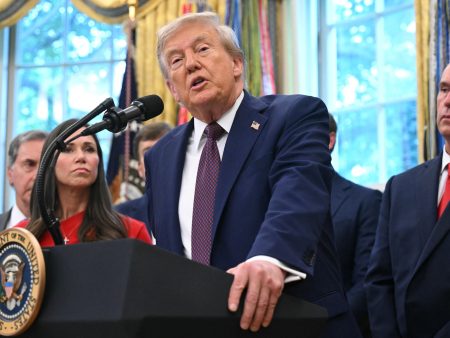 ترامب يعلن مقتل 11 “إرهابي مخدرات” بضربة أميركية استهدفت قاربا بفنزويلا