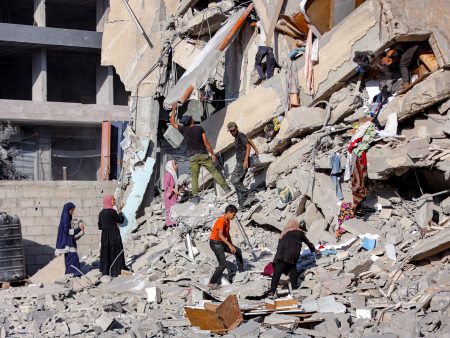 عشرات الشهداء والمفقودين بغزة ووزارة الصحة ترفض مغادرة منشآتها