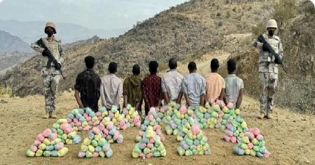 القبض على 8 مخالفين لنظام أمن الحدود لتهريبهم 154 كيلوجرامًا من القات بعسير