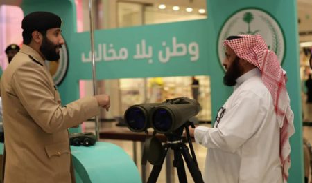 حرس الحدود يقيم معرض "وطن بلا مخالف" بمنطقة نجران