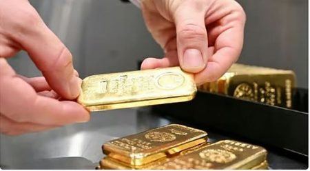 الذهب يحطم رقما قياسيا جديدا.. والأونصة تتجاوز 3500 دولار