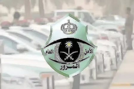 «المرور» يوضح غرامة القيادة على أكتاف الطريق