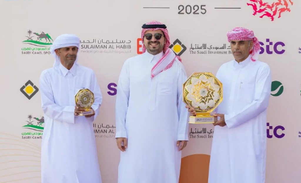 الأمير فهد بن جلوي يتوّج الفائزين بمهرجان ولي العهد للهجن على ميدان الطائف