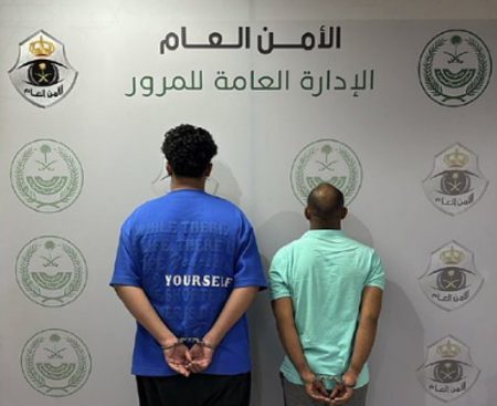 المرور يقبض على مقيمين لافتعالهما حوادث مرورية بغرض النصب والاحتيال