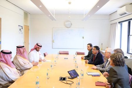 وزير التعليم يبحث فرص التعاون مع رئيس جامعة ولونغونغ الأسترالية