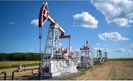 النفط يحافظ على مكاسبه وسط ترقب عقوبات جديدة على روسيا