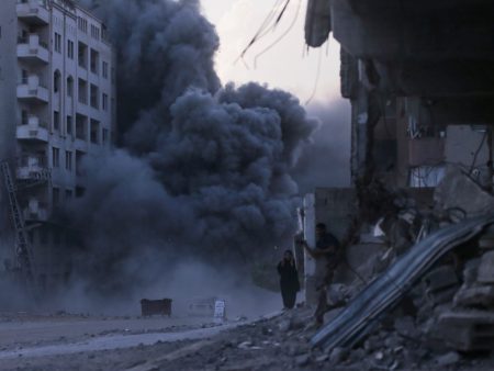 لاكروا: سكان غزة المنهكون كيف لهم أن يفروا؟