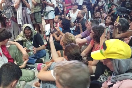 أسطول الصمود العالمي مزيج من الجنسيات جمعهم حب فلسطين