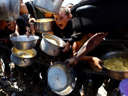 جدعون ليفي: مأساة أن نغضب لأسير جائع لكن نشمت بمقتل أطفال ينتظرون الخبز