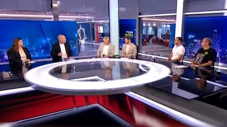 إعلام إسرائيلي: خلافات الساسة والعسكر تهدد إستراتيجية الحرب في غزة