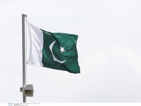 إصابة 3 من قوات الأمن الباكستاني في هجوم بسيارة مفخخة