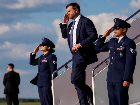 محلل إسرائيلي: نائب ترامب نجم صاعد لا يمكن تجاهله