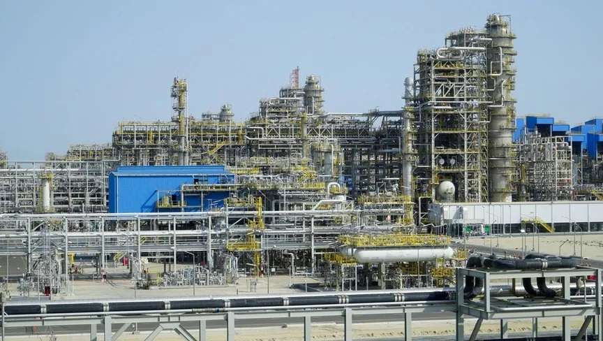 مؤسسة البترول الكويتية تدرس استغلال أصولها لتمويل خطة استثمارية بـ65 مليار دولار