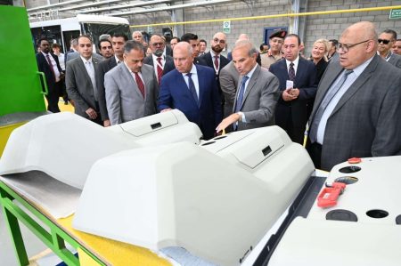 نائب رئيس الوزراء للتنمية الصناعية يفتتح خط إنتاج جديد لشركة MCV لتصنيع وتصدير الأتوبيسات الكهربائية بمدينة